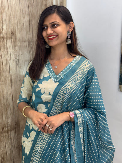 Beautiful Embroidered Kurta Set